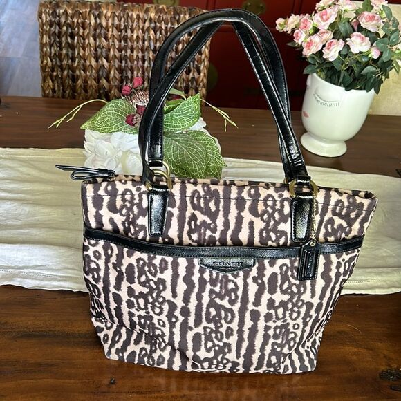 Coach bag and matching wristlet cute bundle - Picture 3 of 17